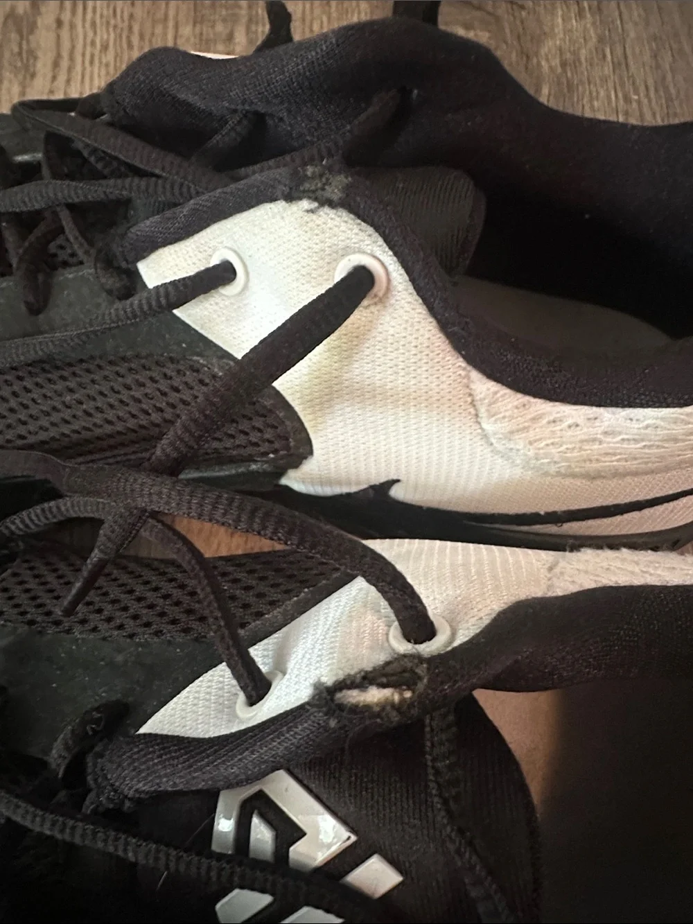 Freak Men's Black & White Basketball Shoes